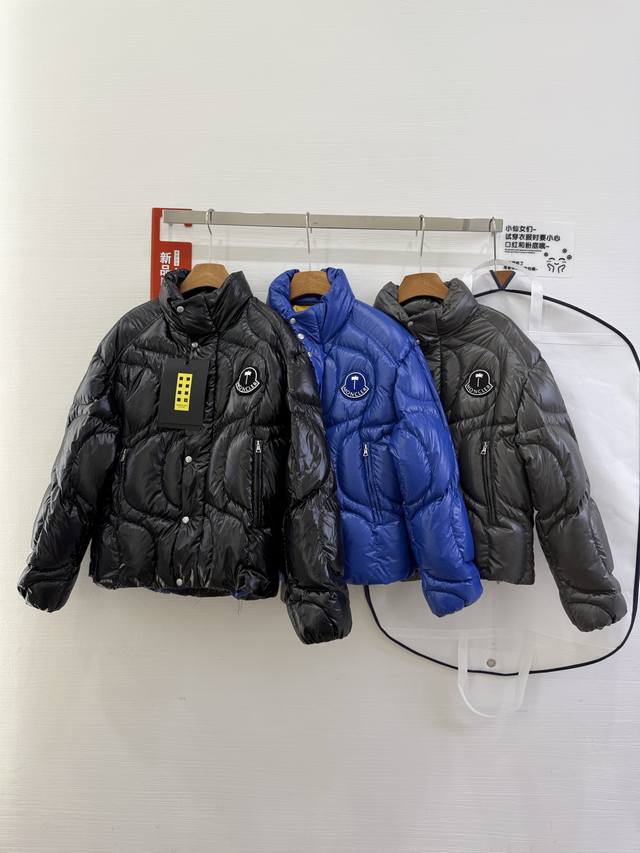 Italian Moncler and Palm Angels collaboration: Haunani contrasting color stand-