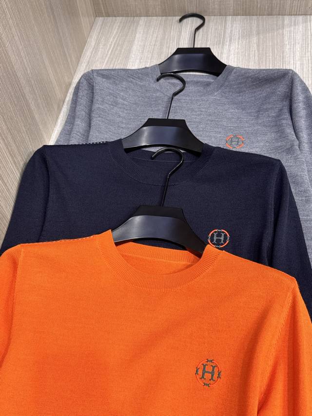 Aima's latest 2025 Fall/Winter men's crewneck sweater with a circle H logo. The