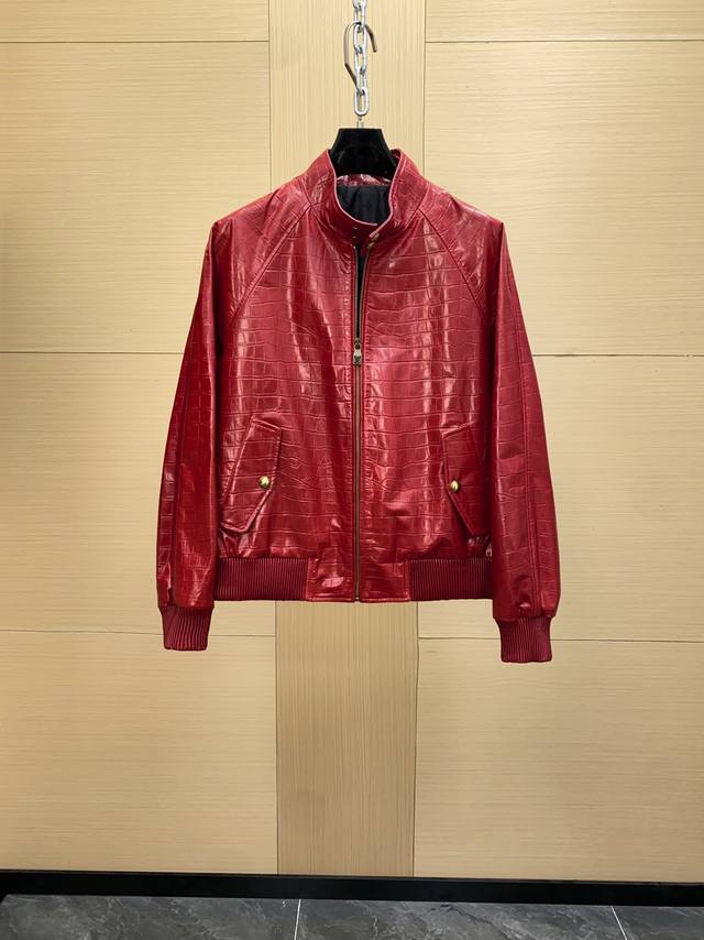 Lv Louis Vuitton's new men's cowhide jacket for Fall/Winter 2025 makes a stunnin