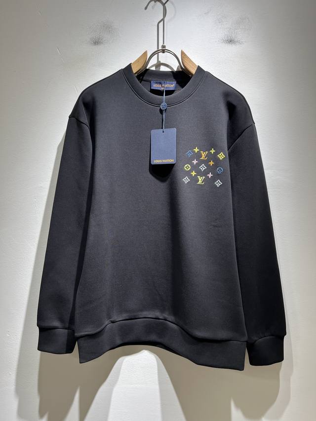 Louisvuitt* Louis* has launched its new Fall/Winter 2025 collection, featuring a