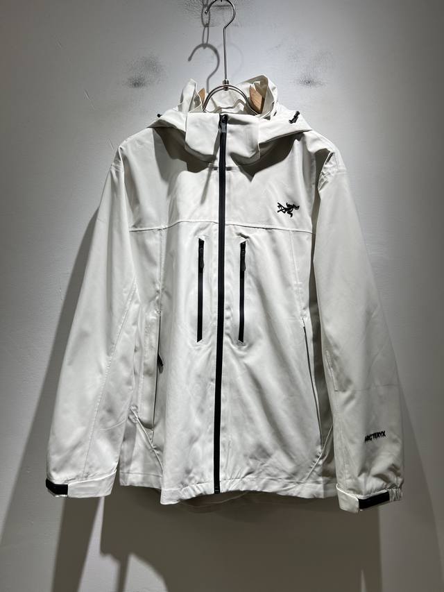 Arcter*X Arc'teryx Autumn/Winter 2025 New Unisex Jacket. Canada Goose and Arc't