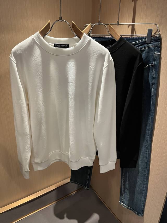 Dolce&Gabba*A's new 2025 autumn collection features unisex long-sleeved bottomin