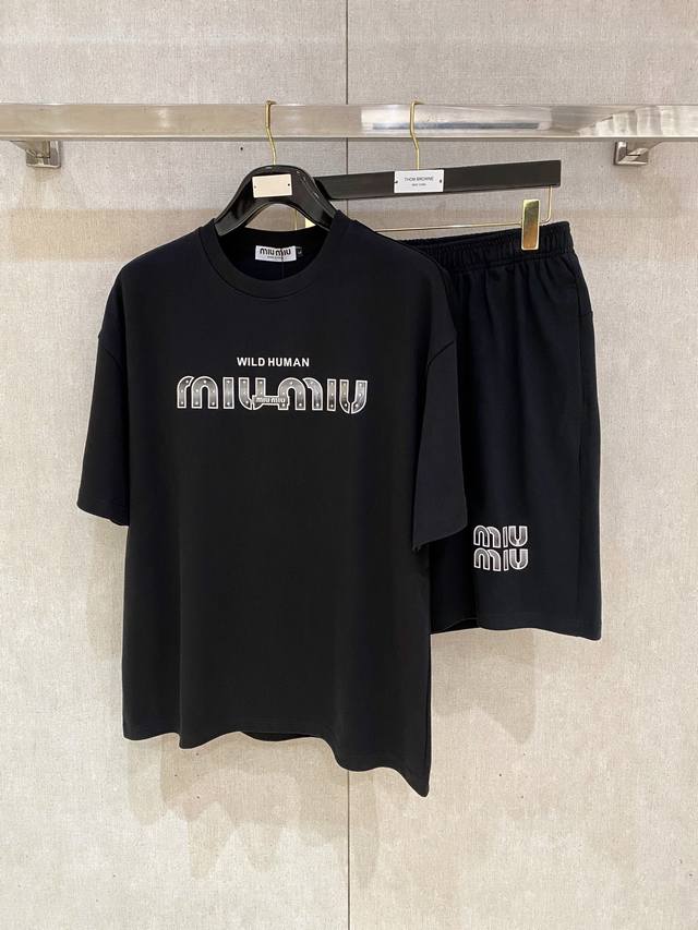 Miumiu's high-end custom 2025 Spring/Summer new releases, the latest short-sleev