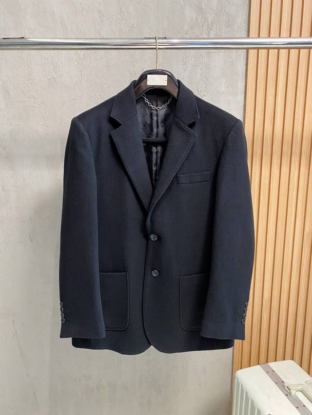 This Louis Vuitton men's high-end wool two-button suit, sourced from a Hong Kon