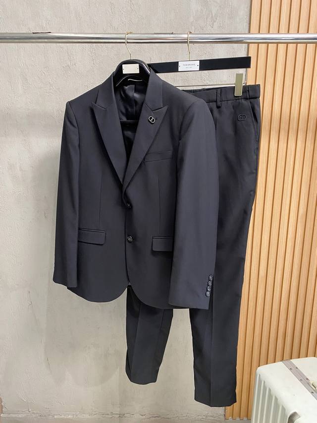 New arrival! Cd adheres to exceptional craftsmanship, blending sophisticated te