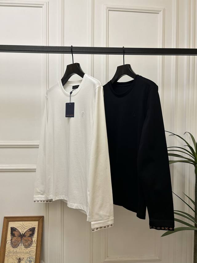 New arrival, long-sleeved, early fall 2025 style. This versatile, solid-color,