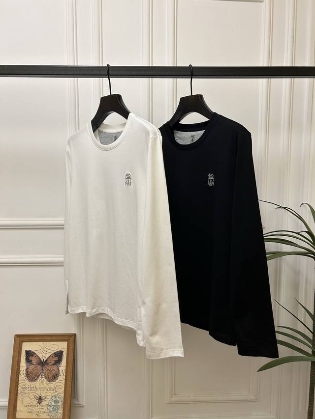 New arrival, long-sleeved Bc, early fall style. This versatile, solid-color, lo