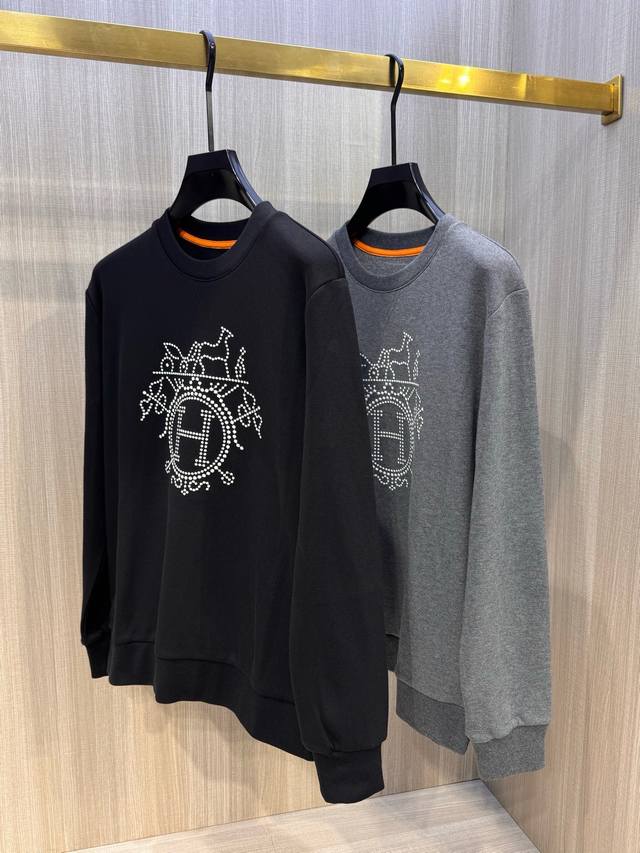 Aima's latest Autumn/Winter 2025 men's crewneck sweatshirt with horse-drawn "H"