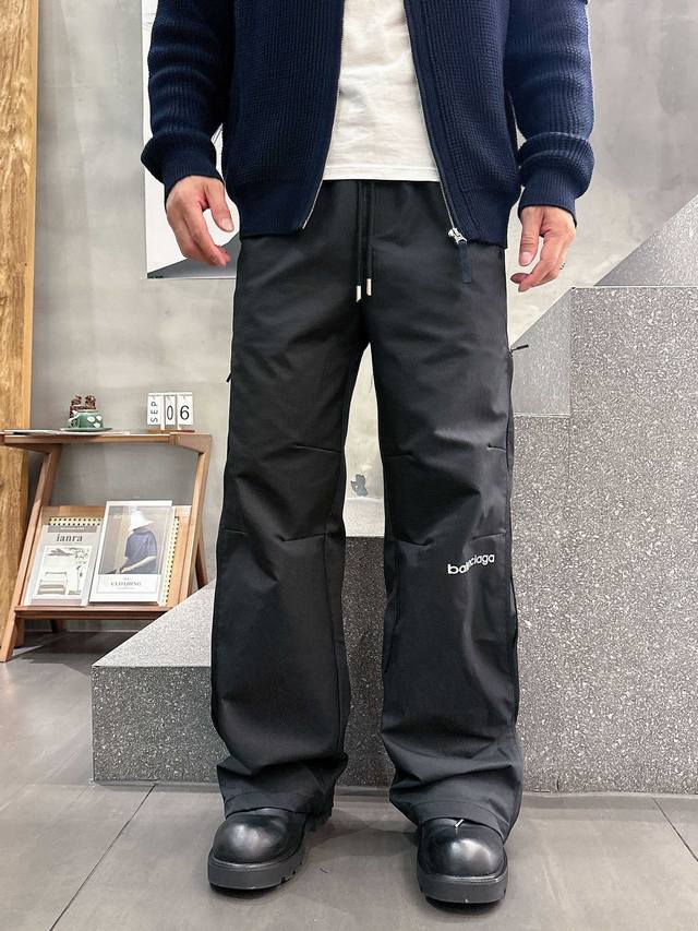Balenciaga Paris 2025 Fall/Winter new casual pants! These classic Balenciaga lo