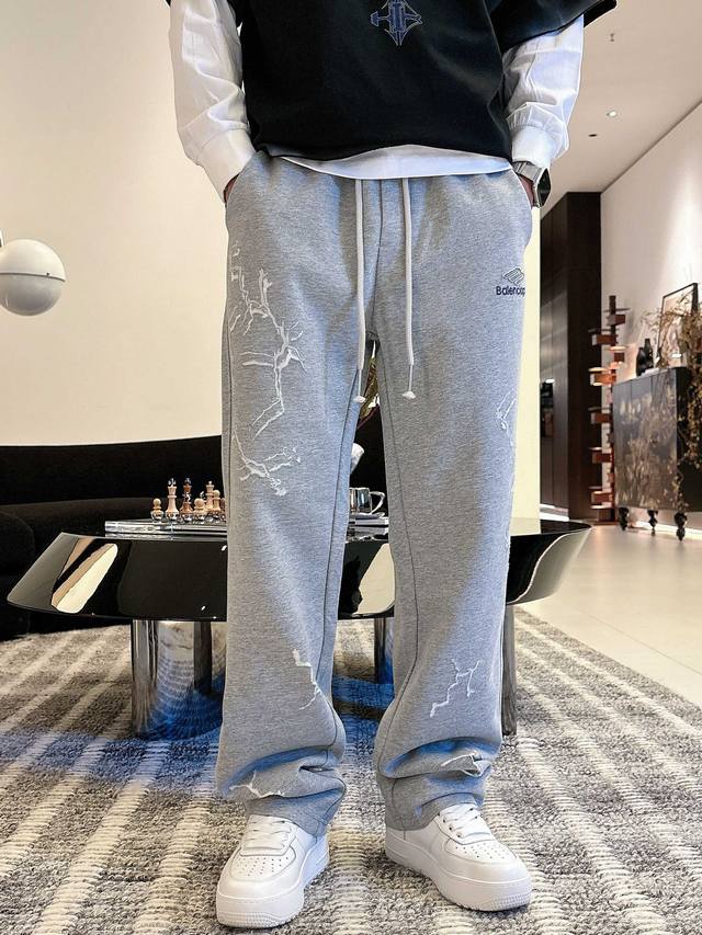 Balenciaga Paris 2025 Fall/Winter new casual pants! These classic logo casual p