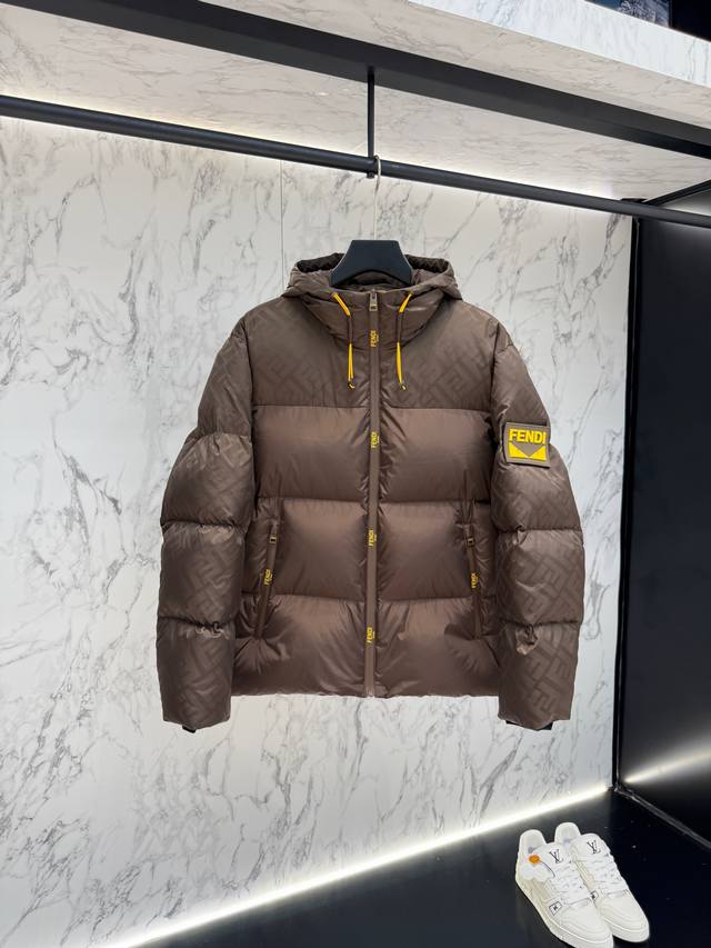 Release price Fendi 2025 latest fashion designer jacket. Every detail shows the
