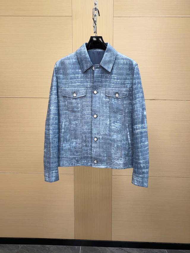 LV 25Fw Outerwear Calfskin Epixl Bomber Jacket This bomber jacket is crafted fro