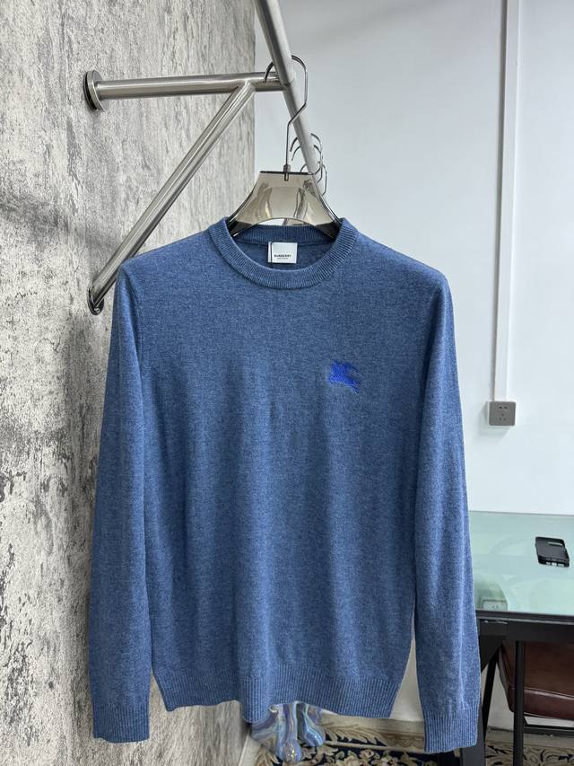 BbrThis sweater is amazing! Contrasting colors create a vibrant lookPure wool, t