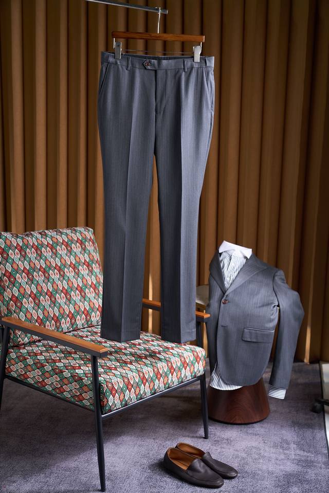 Retro Crow's Feet, Crisp, Wrinkle-Resistant Worsted Wool Fabric, Two-Button Desi