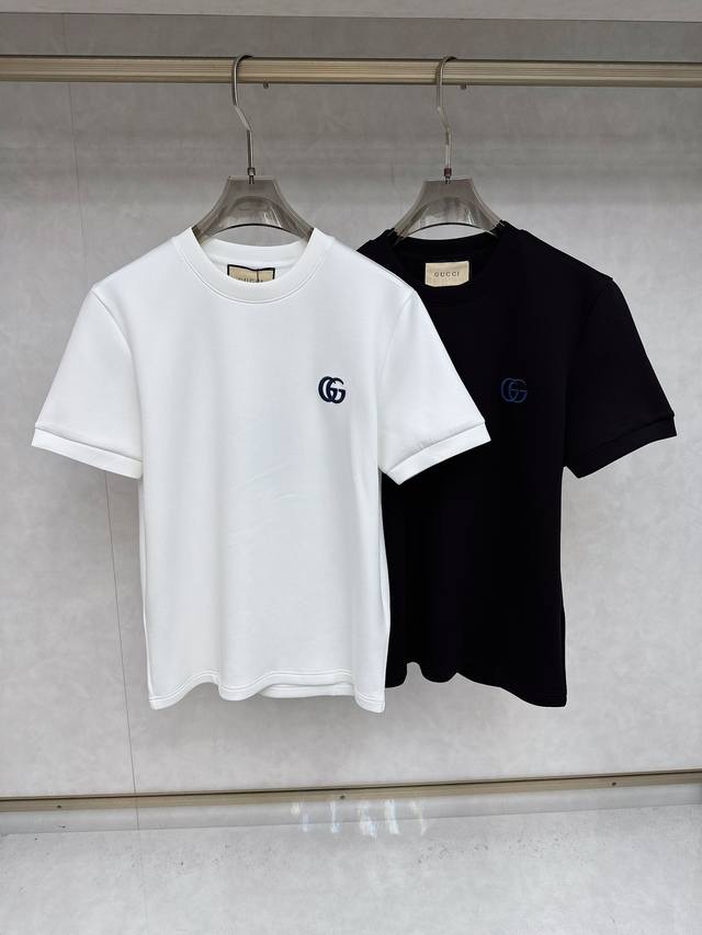 Gucci's 2025 Fall/Winter crewneck short-sleeved T-shirt base shirt features an e