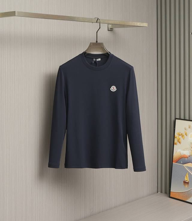 Moncler's latest cotton round neck long-sleeved base shirt 2025 is sold simultan