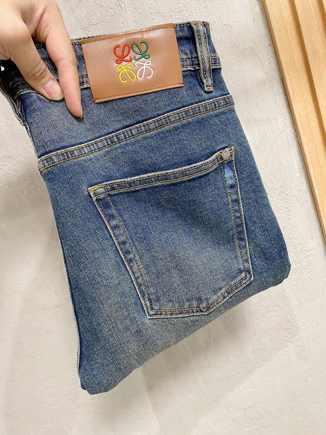 Lve 25-year-old original men's casual denim jeans, sourced from Hong Kong tradin
