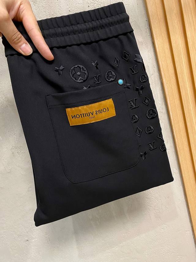 L's latest men's casual pants for fall and winter! These simple, versatile pant