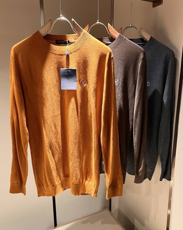Louis Vuit*On 2025 Autumn and Winter Louis Family Light Luxury Knitted Cardigan!