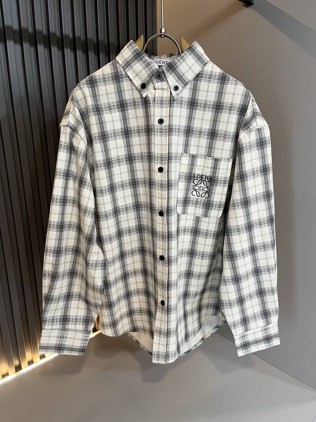 Loe*We's new unisex shirt for Fall 2025. Made with original Italian production,
