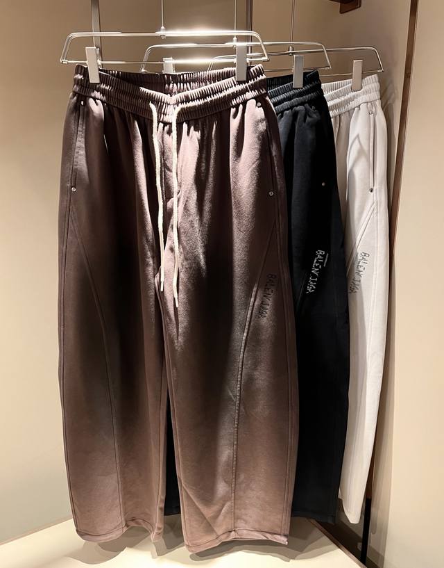 Balencia* Paris* 2025 Fall/Winter new casual pants, featuring the Balenciaga log