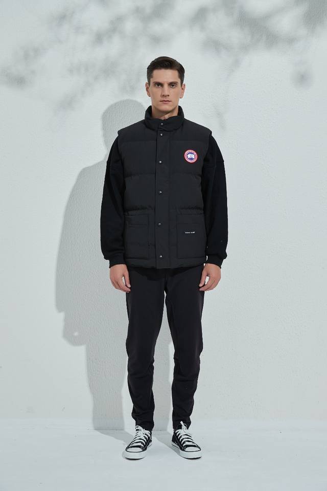 E20 4154M Freestyle men's down vest. Color: Black with red label. Bll Sizes: S M