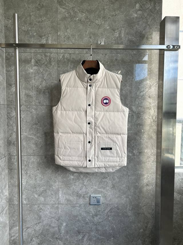 E20 4154M Freestyle men's down vest. Bll Color: Off-white with red label. Sizes: