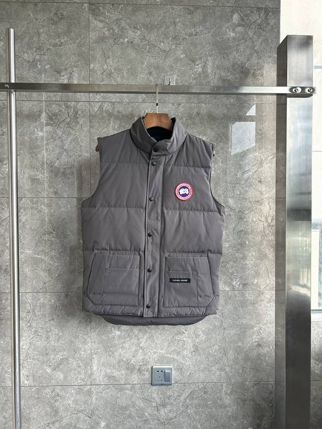 E20 4154M Freestyle Men's Down Vest. Bll Color: Gray with Red Label. Sizes: S M