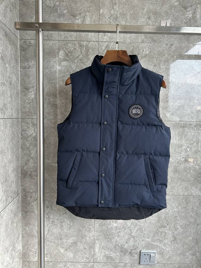 4151Mb Freestyle men's down vest. Color: Dark blue with black label. Bll Sizes: