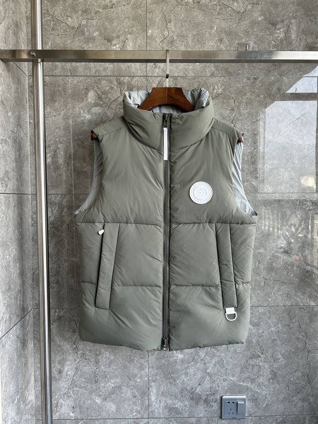 2614Mb Canada Goose | White Label Capsule Vest Couple's Vest. Green and gray lin
