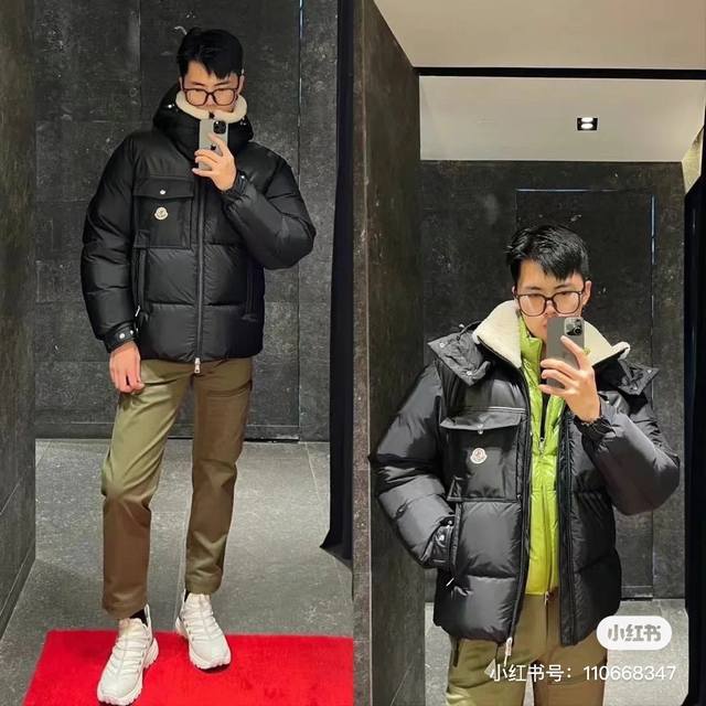 Upper body effect Braye matte sheepskin stitching down jacket. Removable hood.