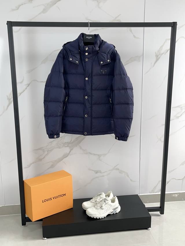 2025 Prada's new fall/winter 25 hooded down jacket features a detachable hood fo
