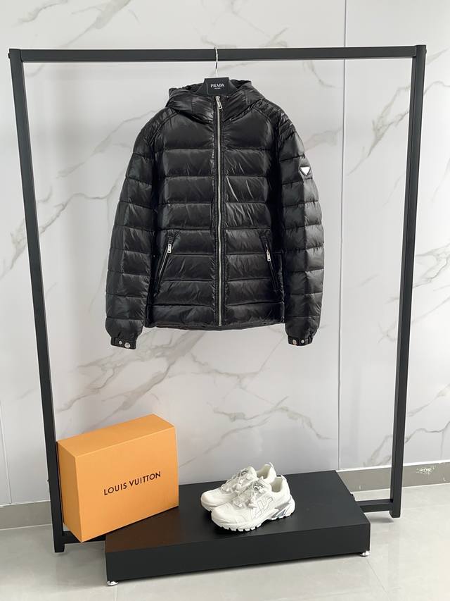2025prada hooded, embossed shoulder pads, and lightweight down jacket! This down
