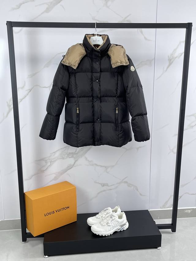 202525 Moncler's new Agneux women's down jacket with a hood and a waistband. The