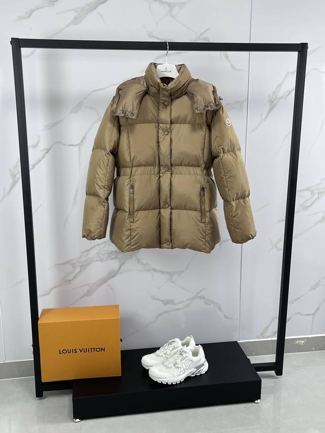 202525 Moncler's new Agneux women's down jacket with a hood and a waistband. The