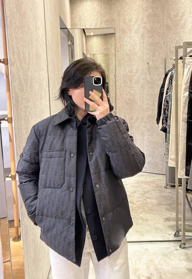 2518 Model upper body picture 8775