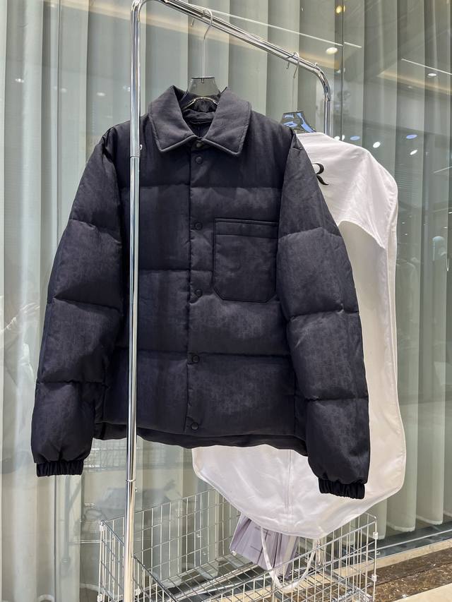 This 25-year-old jacket features Dior's iconic Oblique print. Crafted from black
