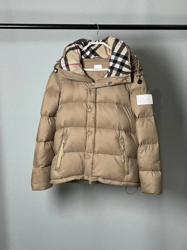 2025 top-of-the-line Burberry down jacket, featuring a versatile silhouette. It