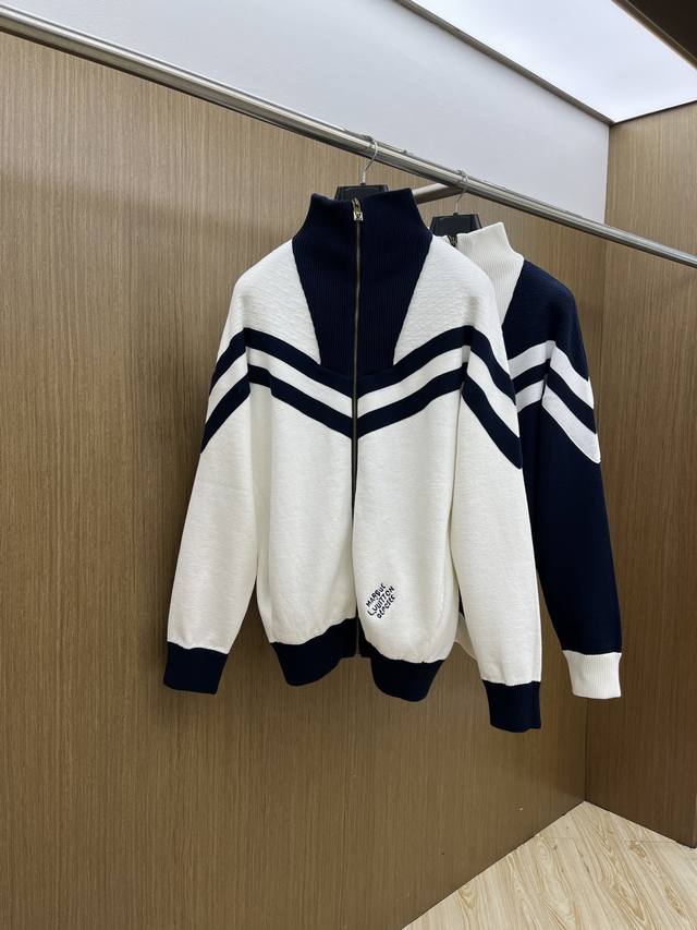Louis Vuitton's classic fall/winter collection, this cream-white and navy-blue z