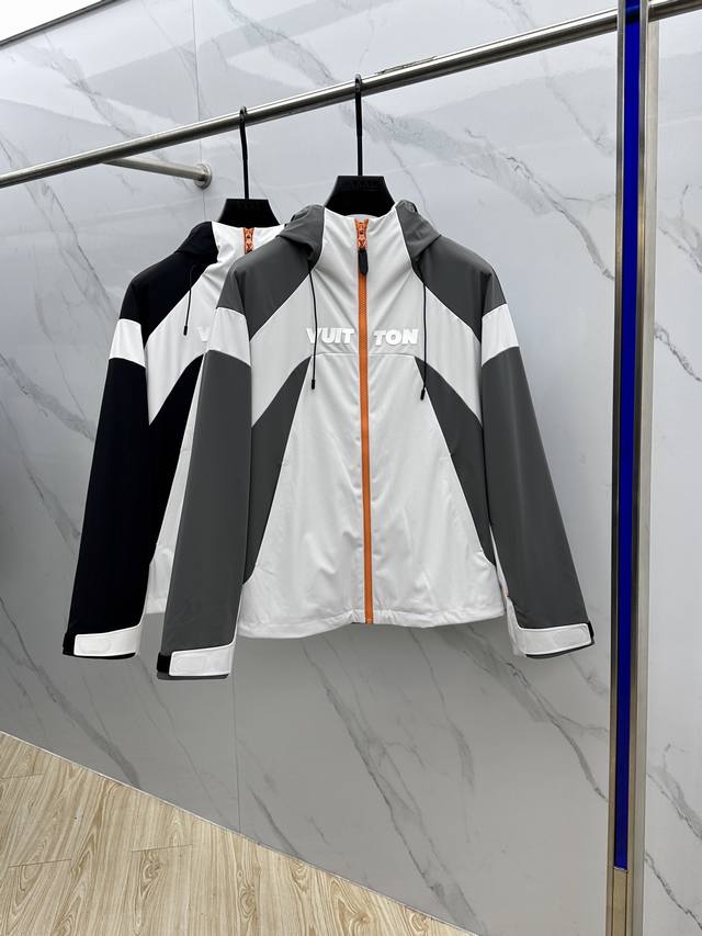 LV* Louis Vuitton's new 2025 Spring/Summer Autumn collection features a padded h