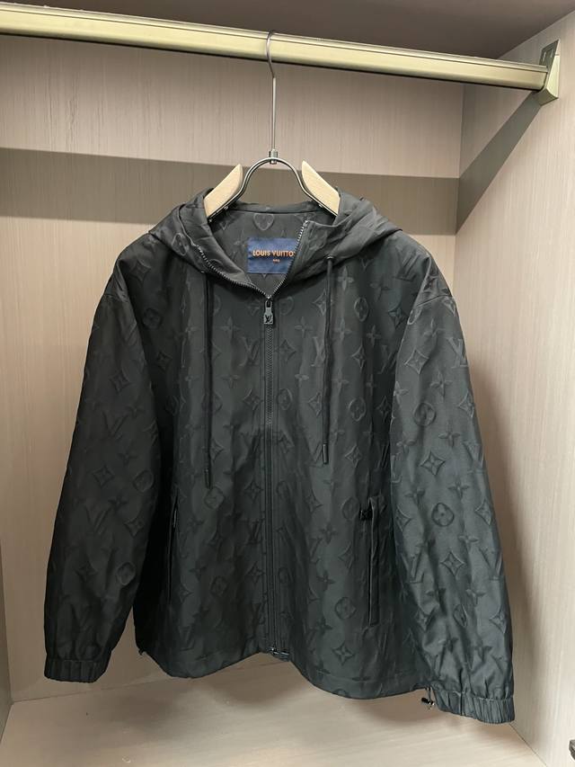Lv 2025 Autumn/Winter Casual Jacket, the latest fashionable casual zipper jacket