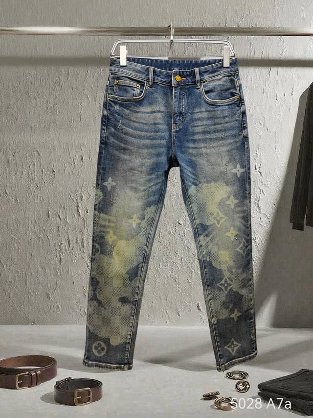 New autumn and winter Lv heavy-duty four-leaf clover jeans, all over the floral