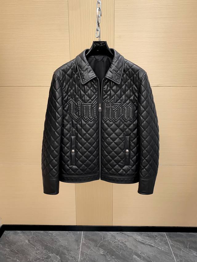 LV 25Fw Men's Nappa Leather Biker Jacket with LV Logo Beading This black Nappa l