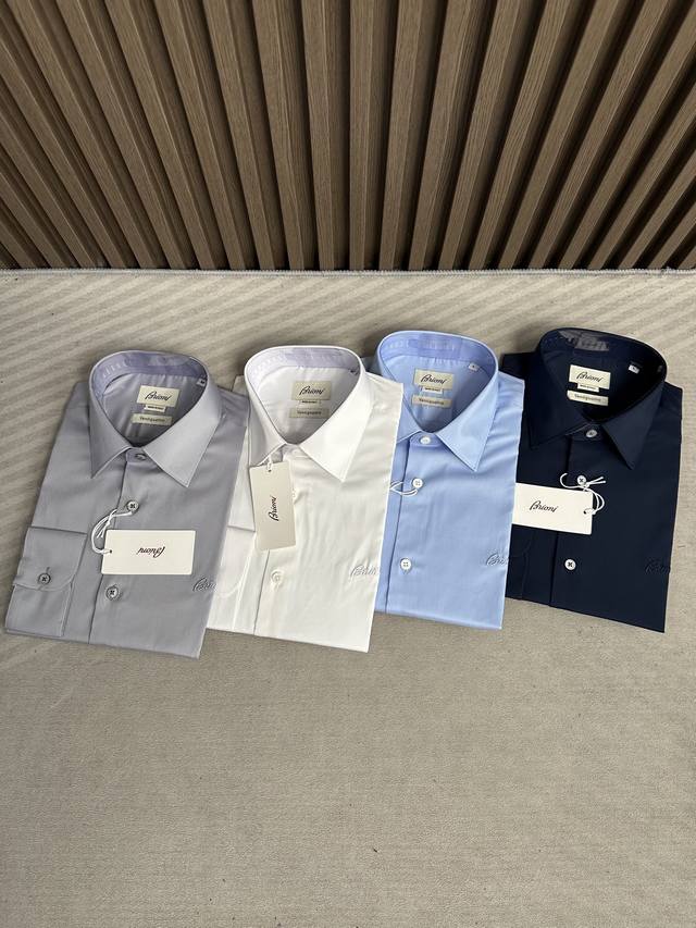 Brioni, the leader in private label! This long-sleeved shirt features a minimali