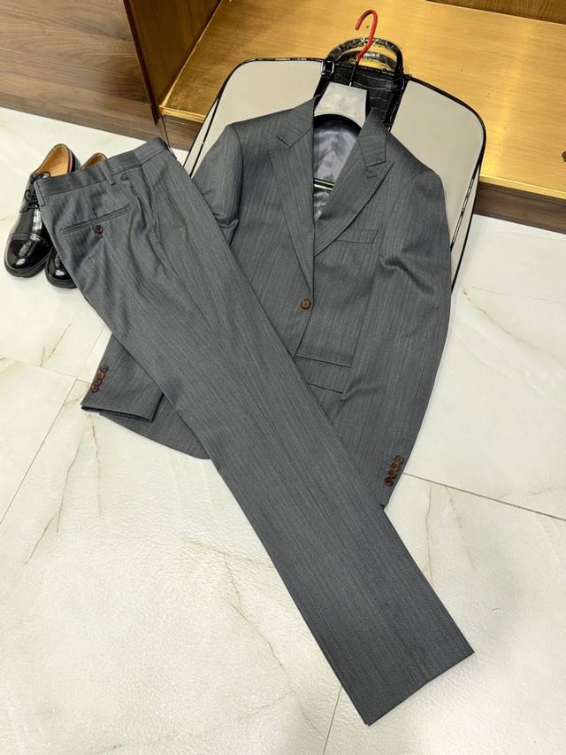 Retro Crow's Feet, Crisp, Wrinkle-Resistant Worsted Wool Fabric, Peaked Lapel, T