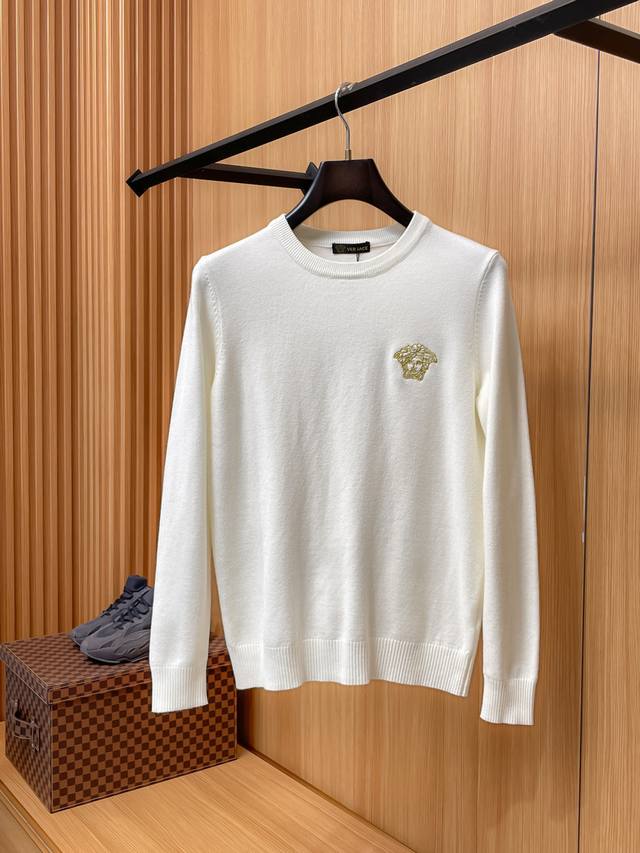 2025 Autumn/Winter wool blend pullover knitted sweater is very eye-catching. The
