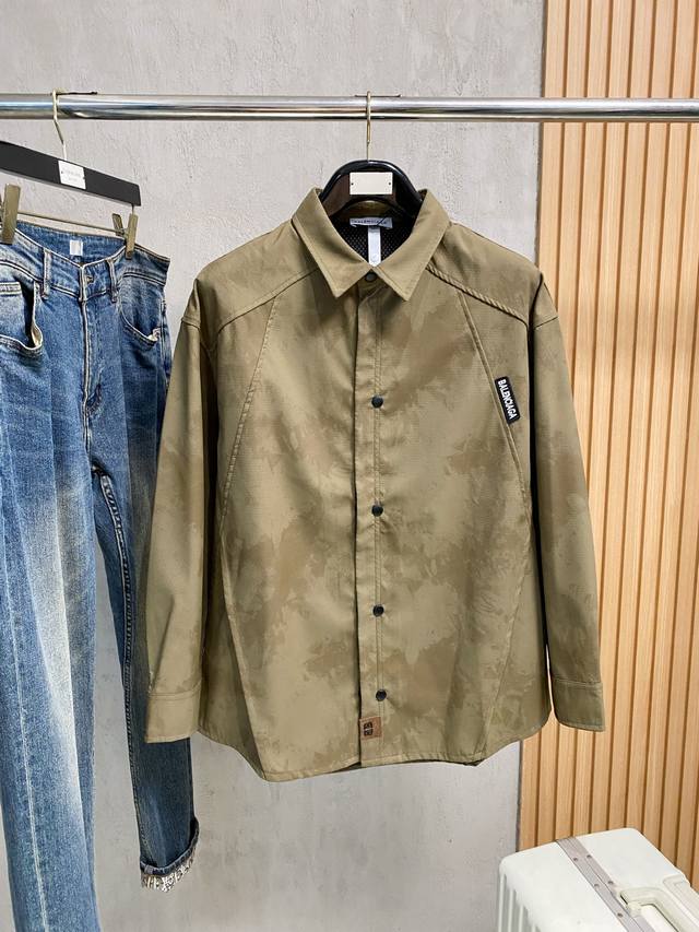 Balenciaga's latest autumn/winter 25Ss shirt jacket features a retro feel and s