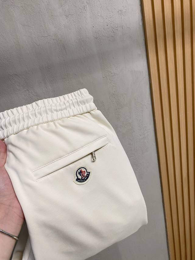 Exclusively from Moncler, we offer a new, high-end version of our casual pants!