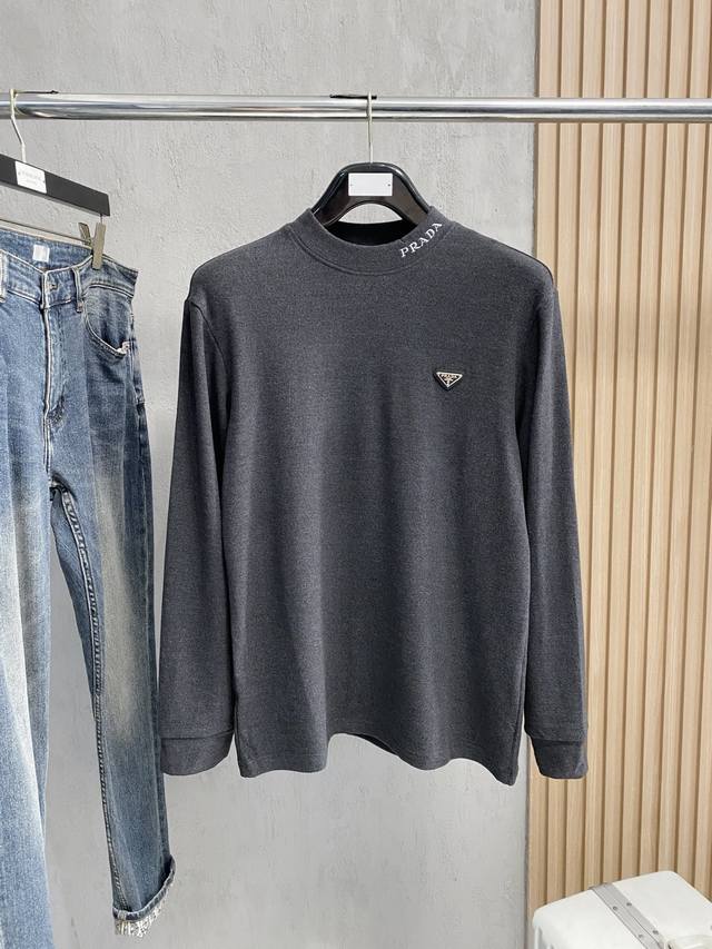 Prada's new fall/winter 25FW carbon brushed plain cotton crew neck long tee. Me