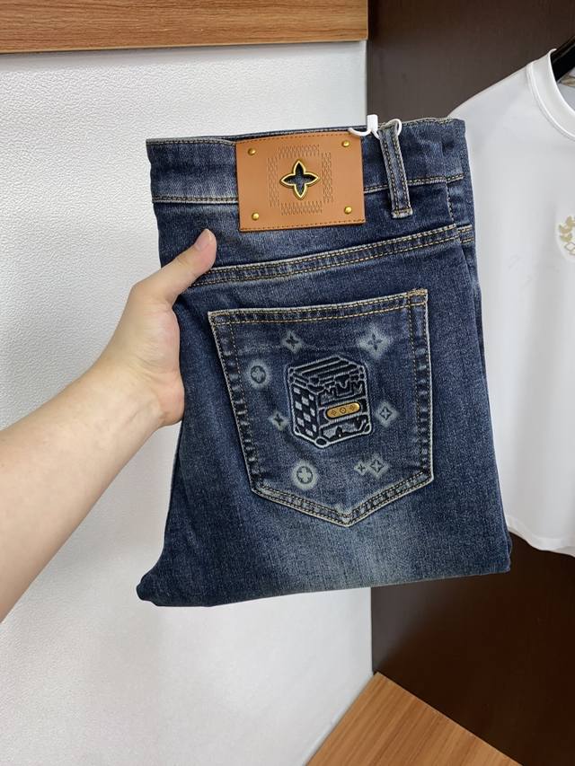 LV Louis Vuitton's new slim-fit men's jeans for autumn 2025 are pure-blooded pro
